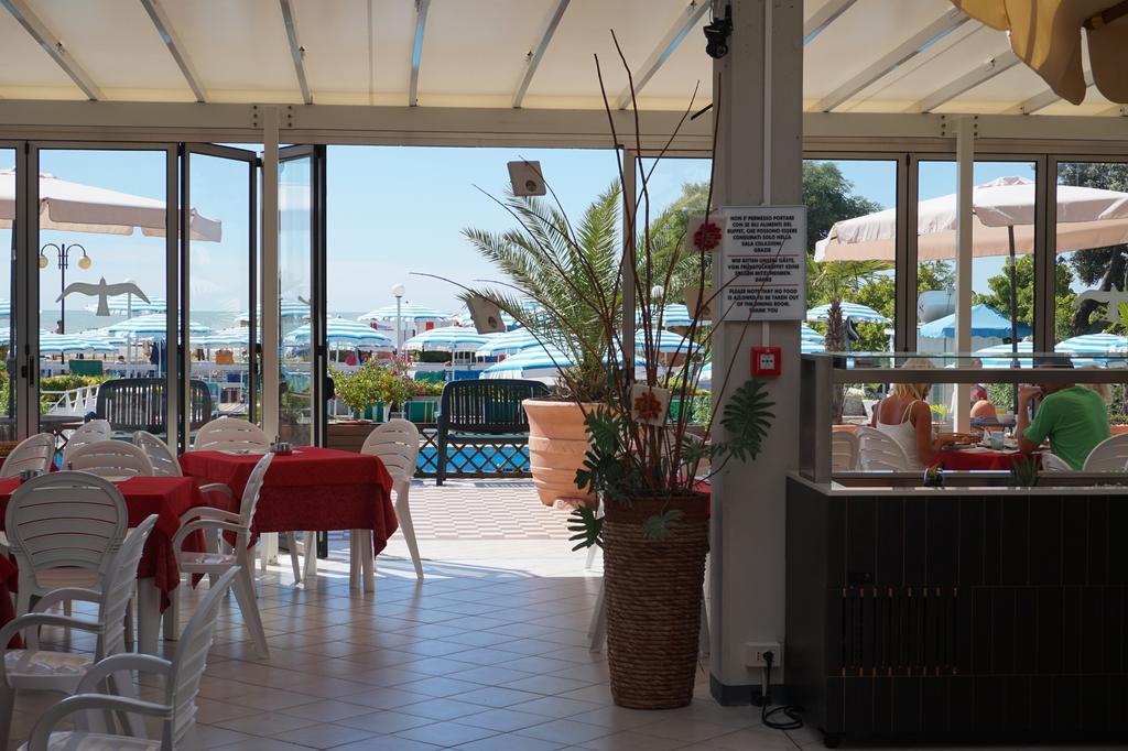 Hotel La Brezza Frontemare Lido di Jesolo Exterior foto
