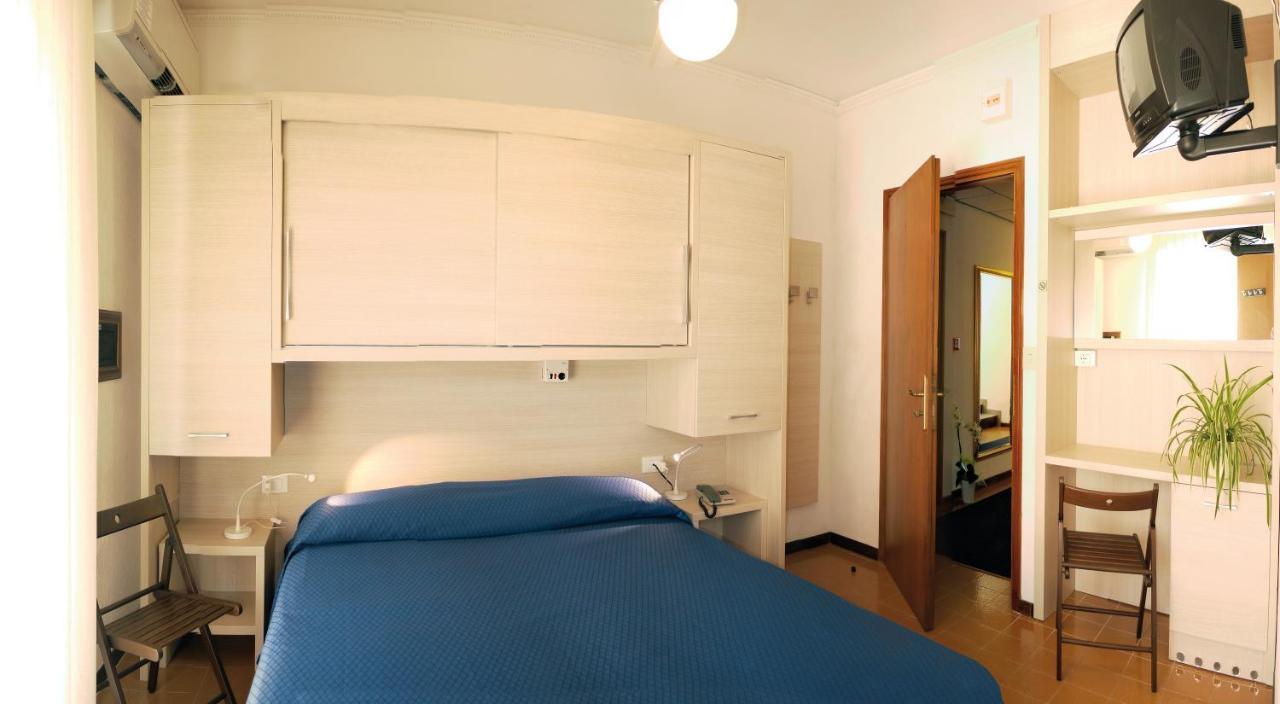 Hotel La Brezza Frontemare Lido di Jesolo Exterior foto