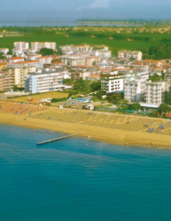 Hotel La Brezza Frontemare Lido di Jesolo Exterior foto