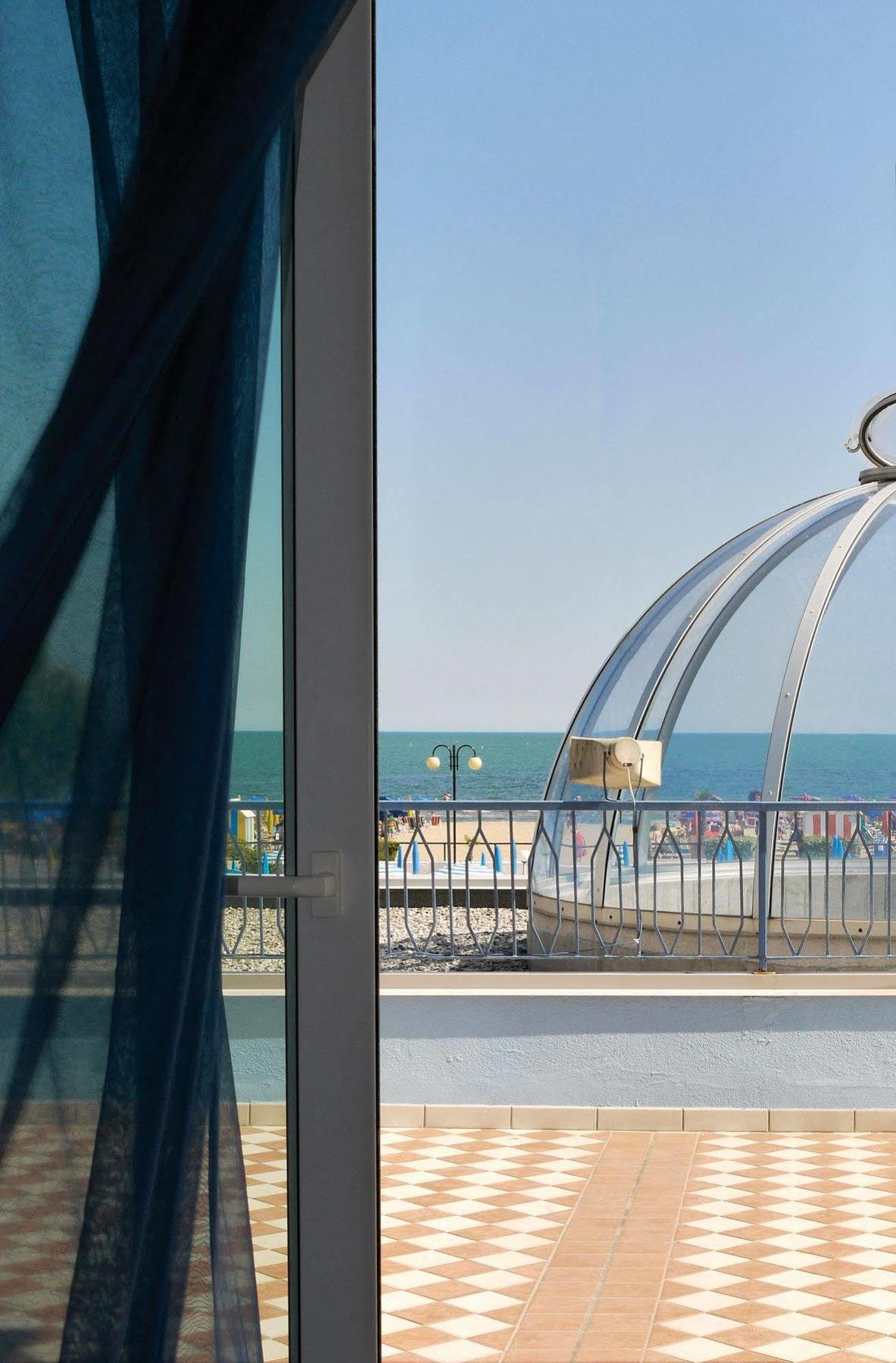 Hotel La Brezza Frontemare Lido di Jesolo Exterior foto