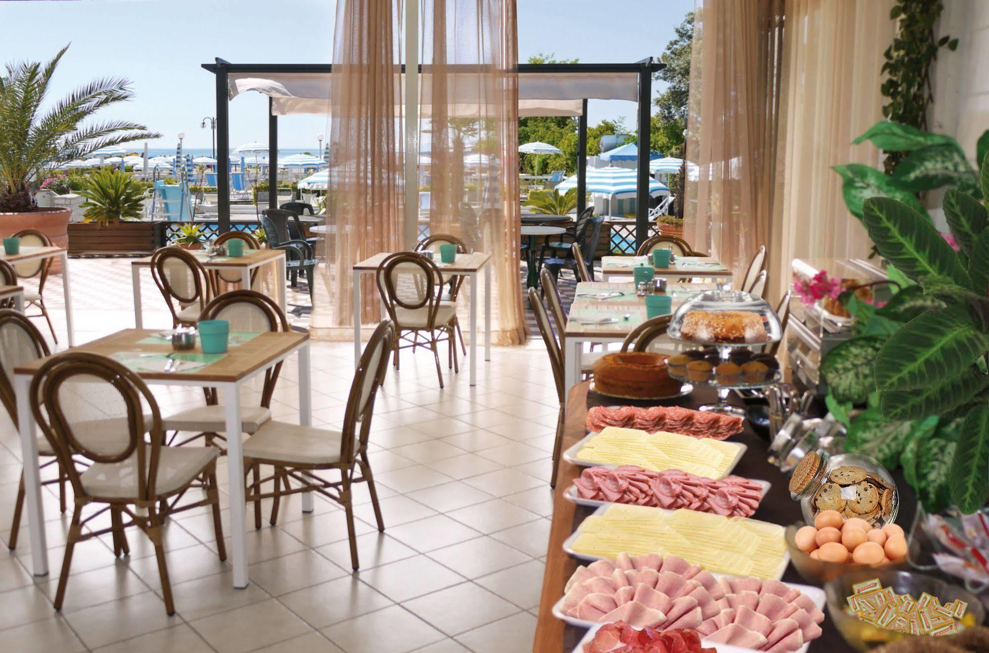 Hotel La Brezza Frontemare Lido di Jesolo Exterior foto