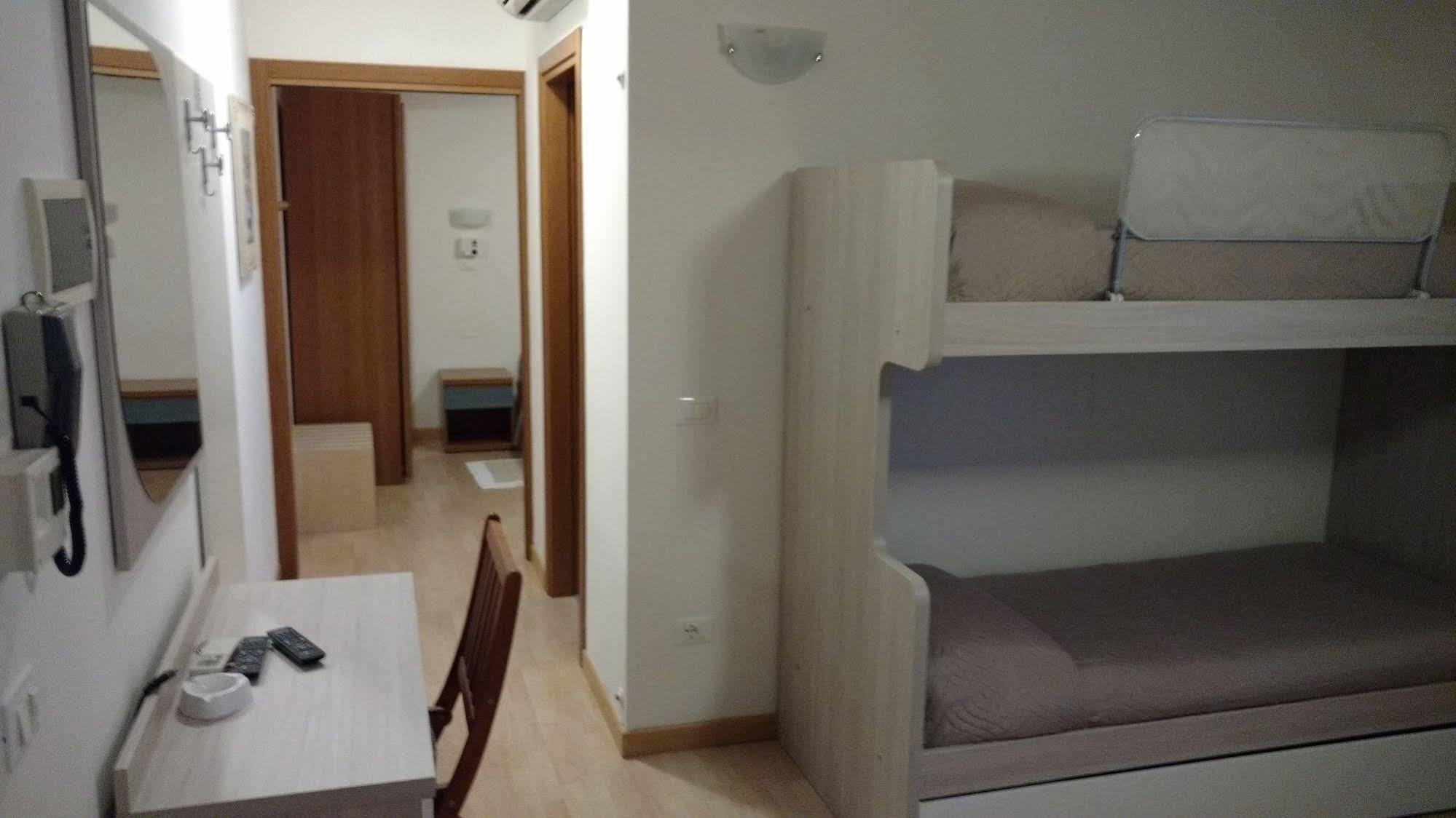 Hotel La Brezza Frontemare Lido di Jesolo Exterior foto