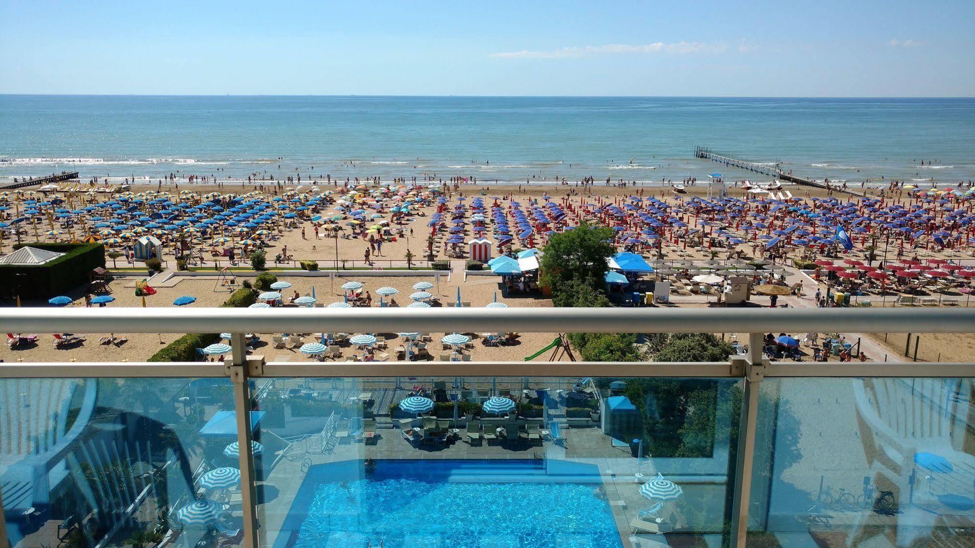Hotel La Brezza Frontemare Lido di Jesolo Exterior foto